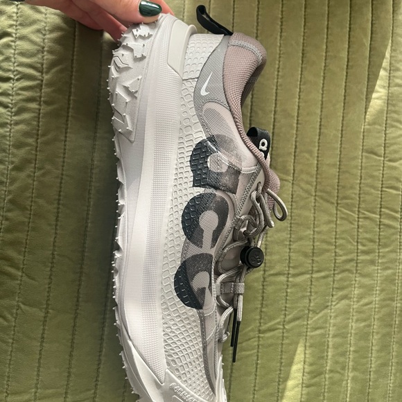 Nike ACG Mountain Fly Low 2 Shoes - Light Iron Ore - Picture 3 of 4